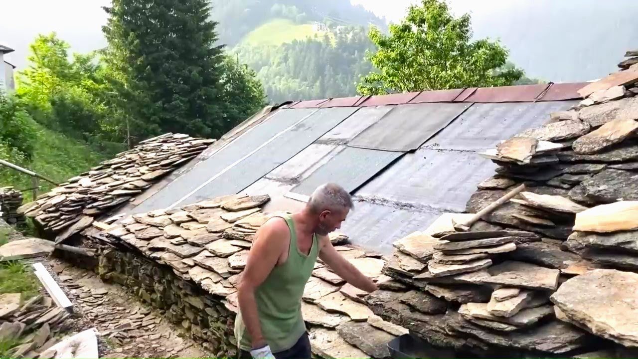 Ep.99 – Isolo il tetto e lo ricopro in pietra originale - Lavori in baita - Natura e relax