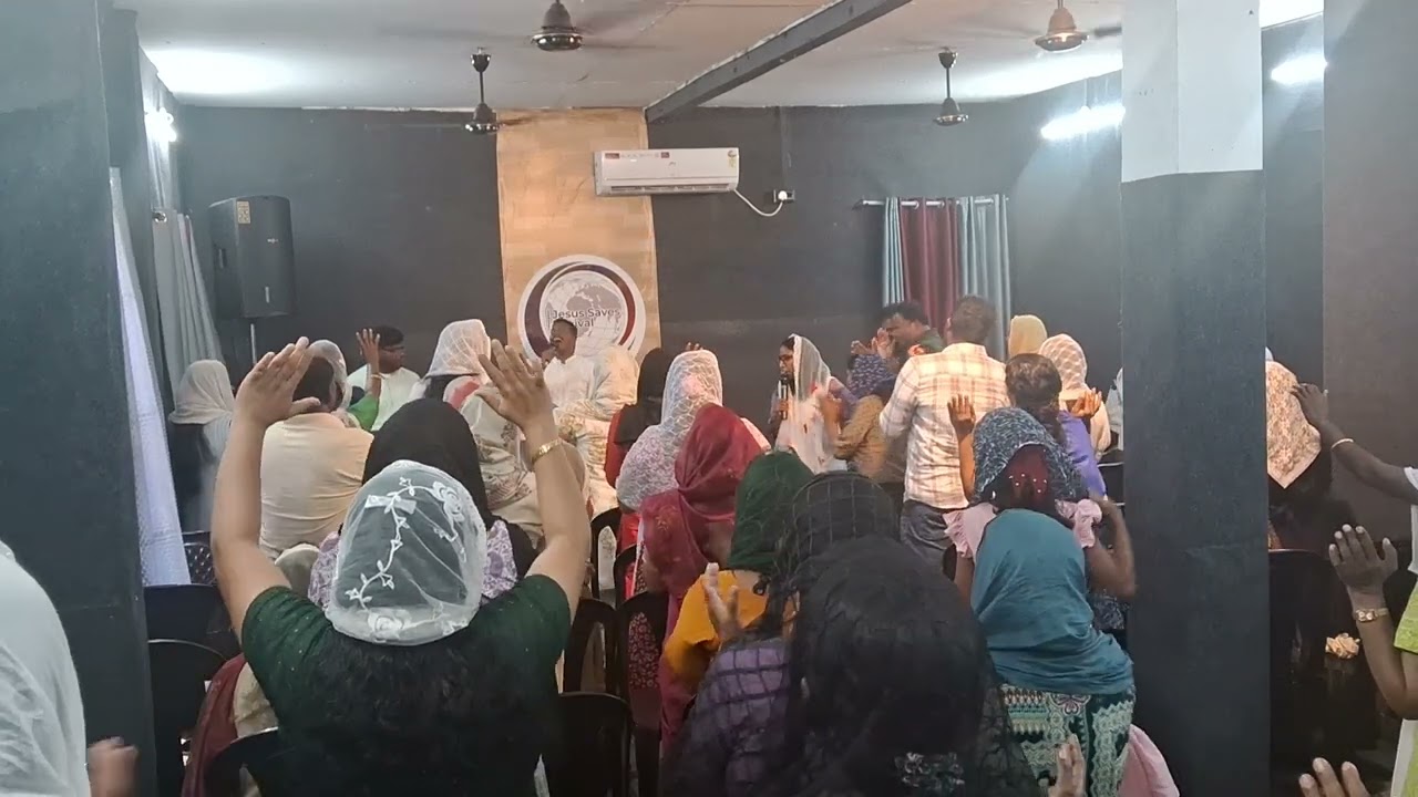 Pr Maxwell mr/ JESUS SAVES REVIVAL CHURCH PUTHIYAKAVU MAVELIKARA 