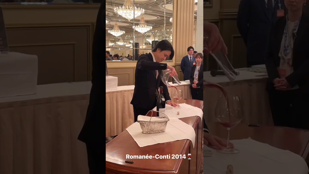 Opening and decanting a bottle of Domaine Romanée-Conti 2014 vintage.🍷🤩@koichi_wine 