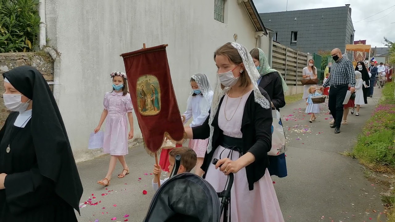 Procession de la Fête-Dieu 2021 (2/2) - Vannes (FSSPX)