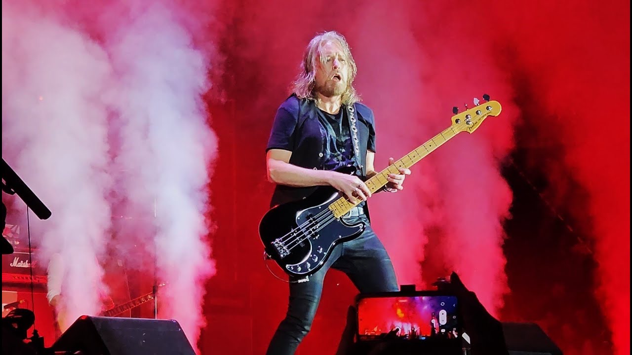 Chris Wyse bass solo before Who's Laughing Now - Hollywood Vampires - 1.7.2023, Burg Clam, Austria