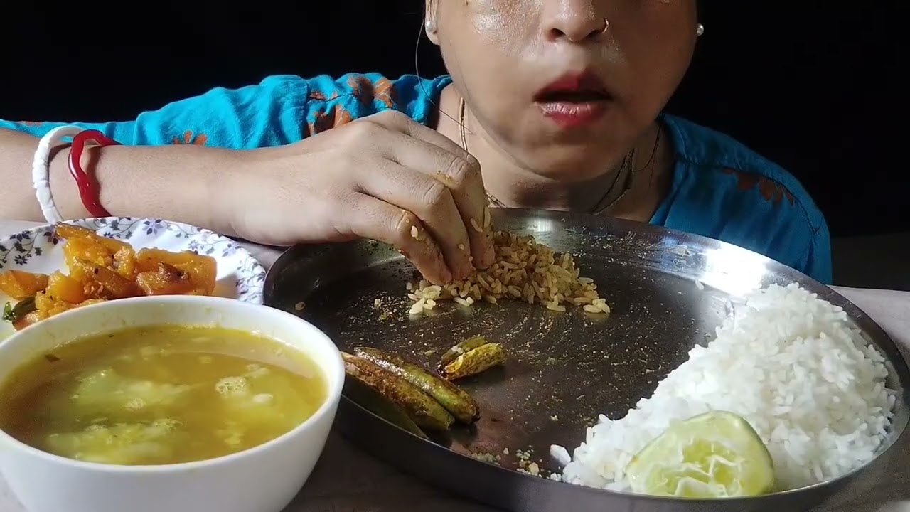 Sada bhaat, daal, chinri mach bata