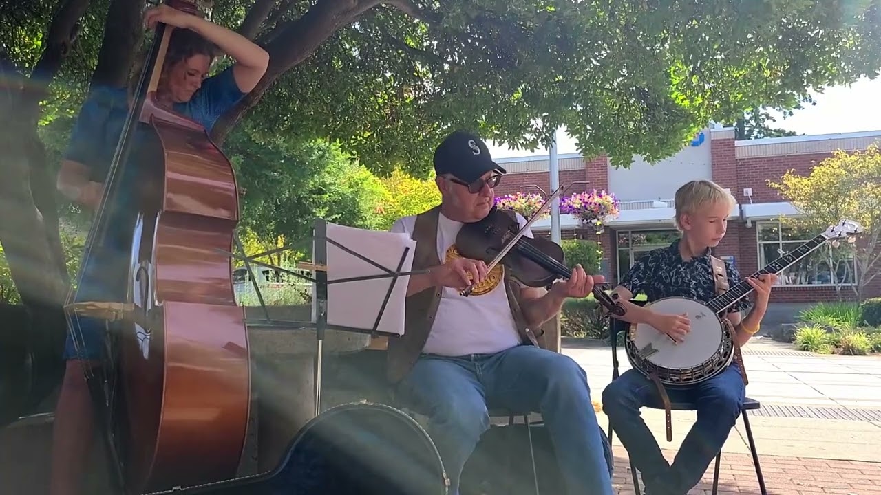 Busking Blackberry Blossom with Pete and Gina