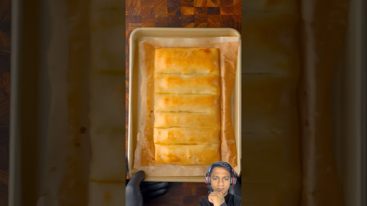 Would You Eat This? 🤤 Cheesy Garlic Bread Pull 🧀🥖 