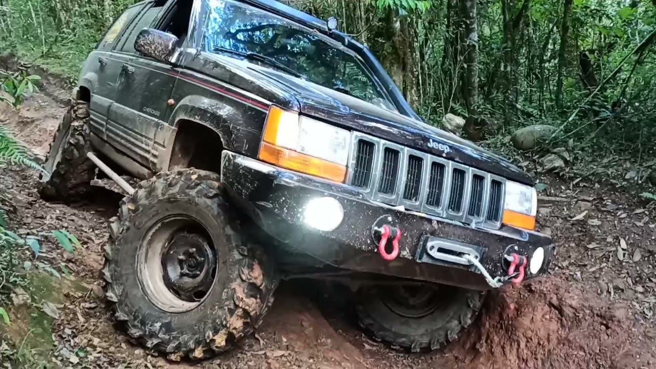 Trilha com Nissan Frontier 2.8 e Jeep Cherokee ZJ dia top curtindo o 4x4 em Campo Magro-Pr