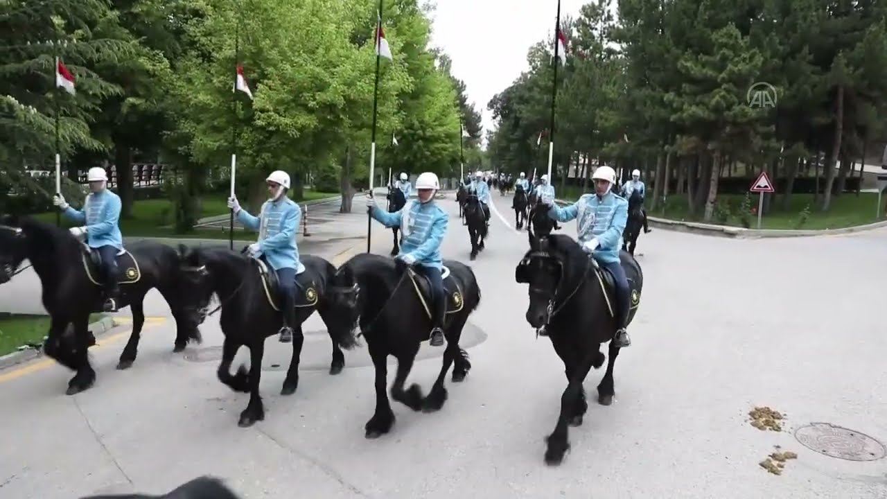 Şampiyon atların yer aldığı Süvari Birliği resmi törenlerin vazgeçilmezi