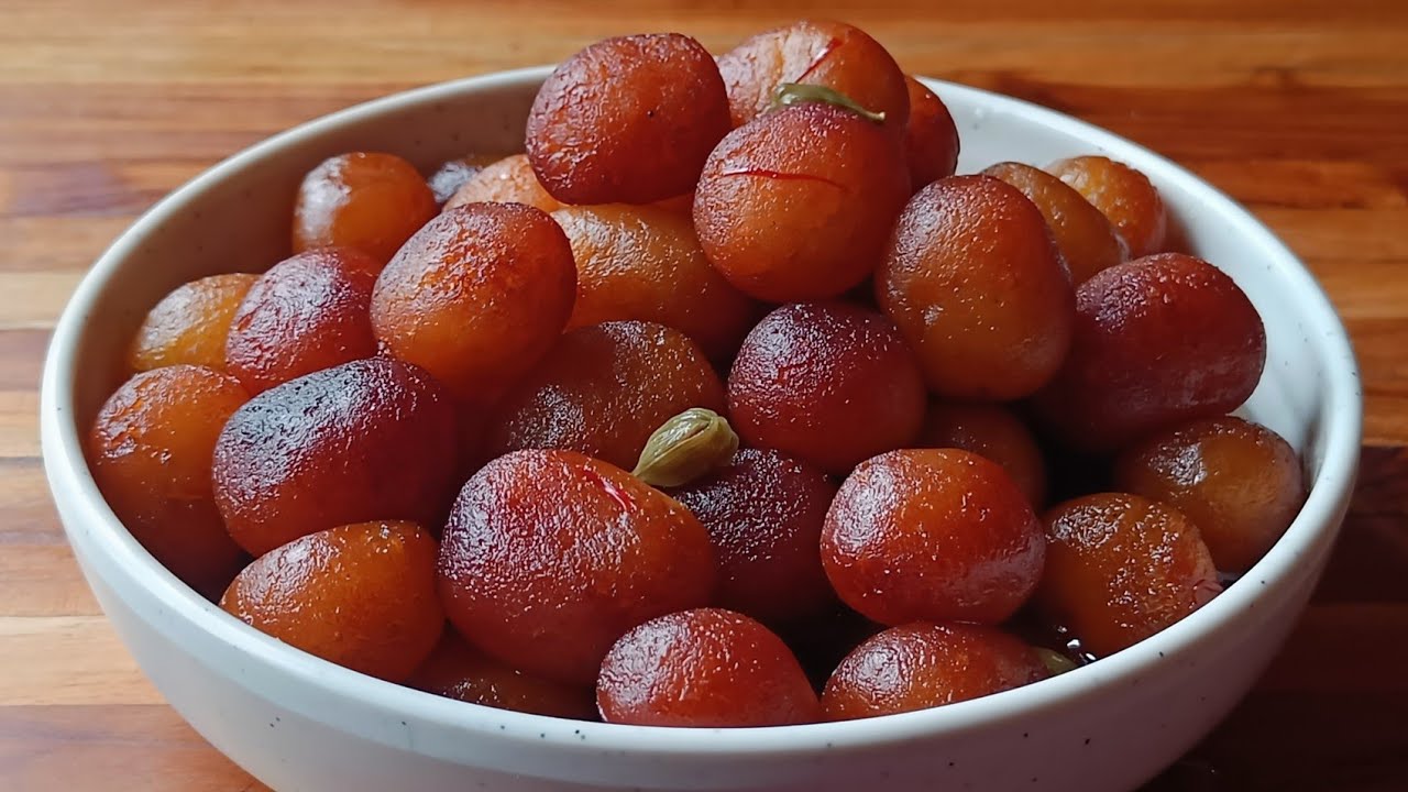 Traditional Bengali Nikuti Recipe | Soft & Juicy Sweet Recipe at Home | How to Make Mini Gulab Jamun