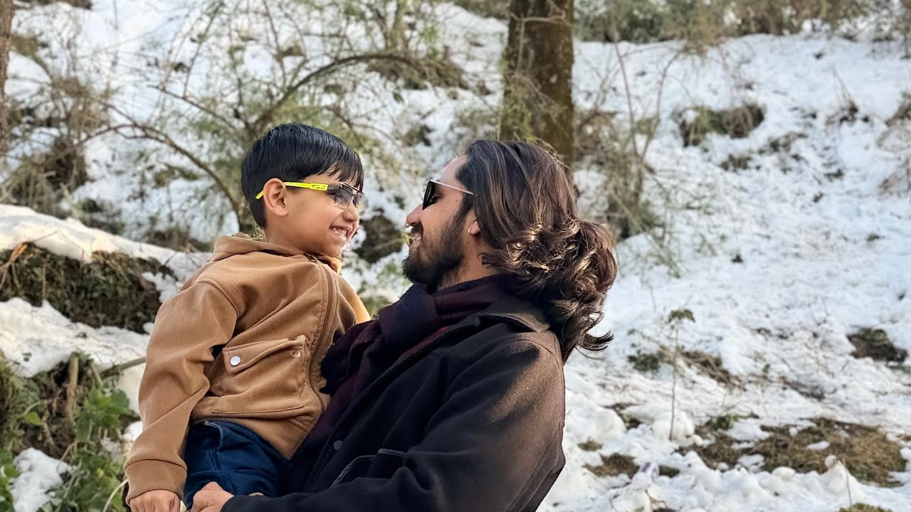Chakrata mei snow mei ladki fisli #chakrata #snow #dehradun 