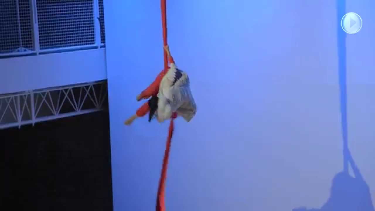 Leona Siswartonov&aacute; - Liloen - z&aacute;věsn&aacute; akrobacie na &scaron;&aacute;l&aacute;ch - aerial silk