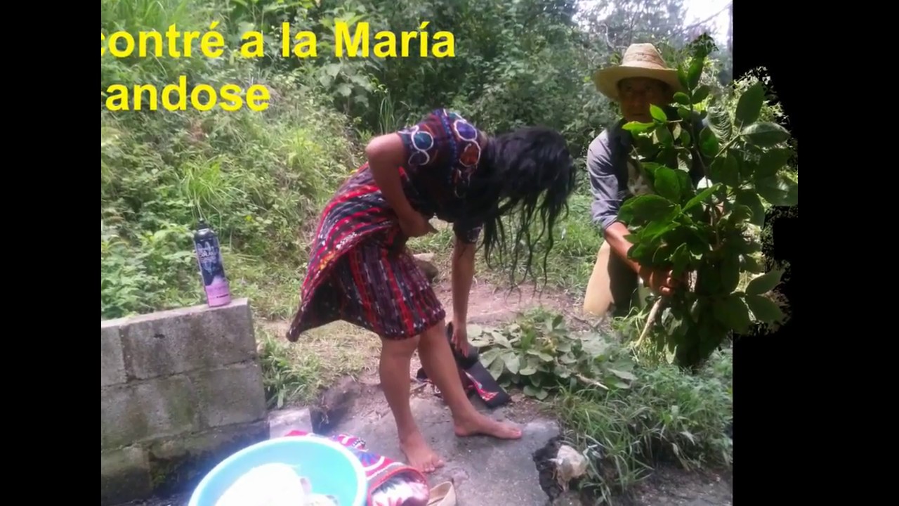 Encontré a la María bañando