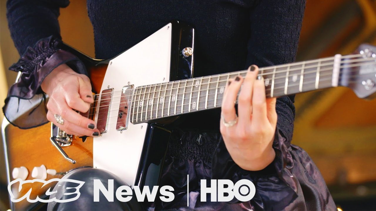 St. Vincent's Signature Guitars: VICE News Tonight on HBO