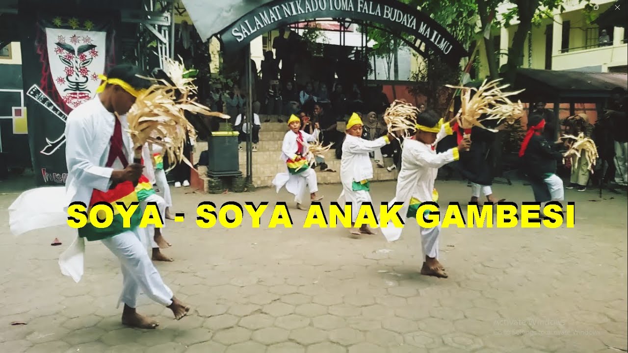 Semangat Anak Ternate Menampilkan Soya - soya di Kampus Unkhair (Sanggar Woka Gamstir)