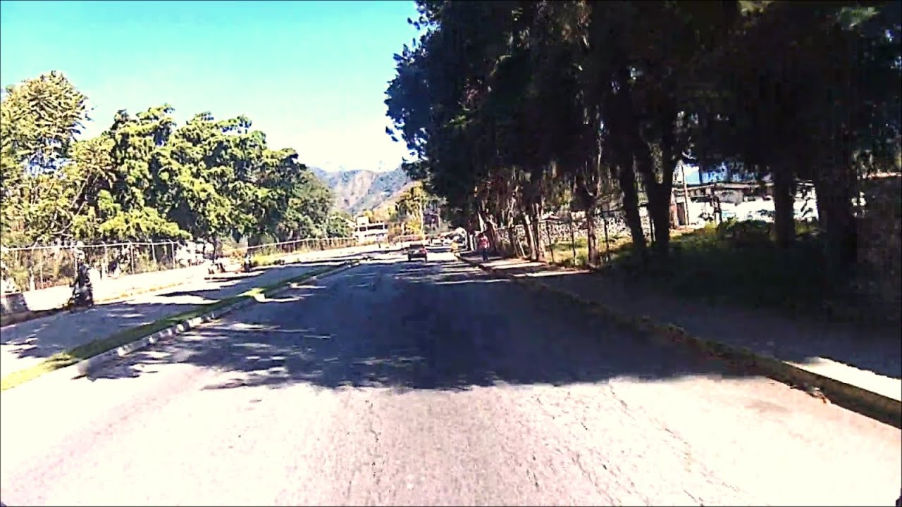 Av 3 subiendo a Av Universidad.