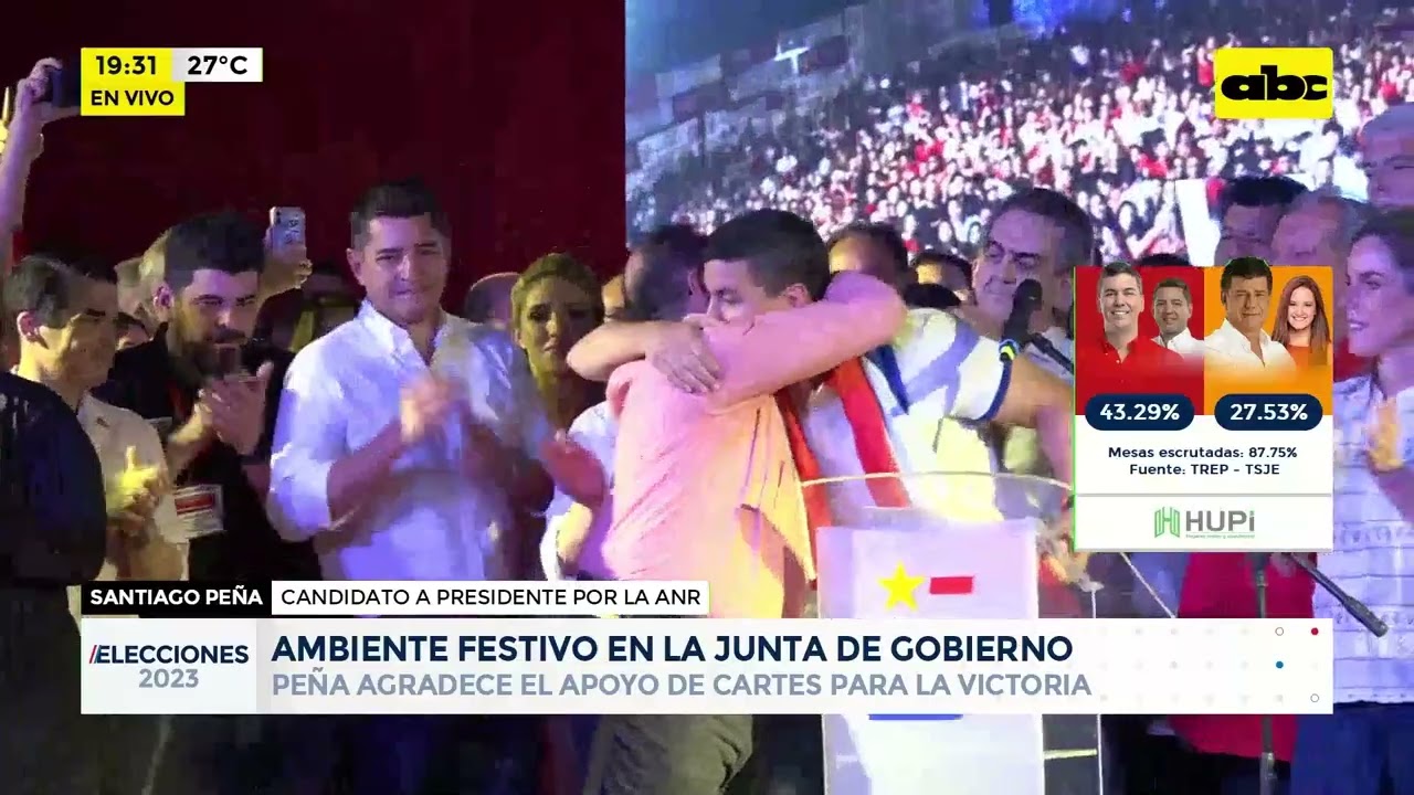 Santiago Peña da un discurso celebrando su virtual victoria
