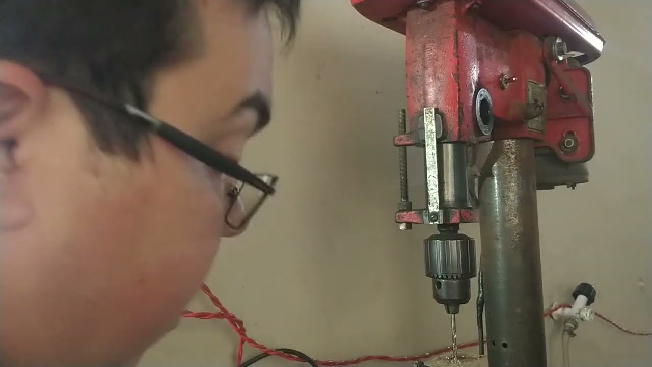 Como trocar a mola de retorno da furadeira de bancada / modelo FBS 16 SHULZ