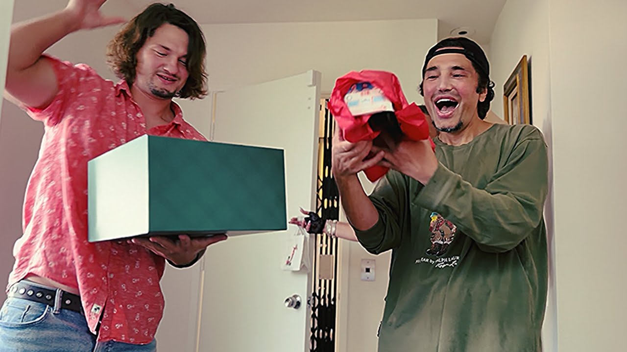 Ромка на хате - цветы Робику и Пипоньке  !  