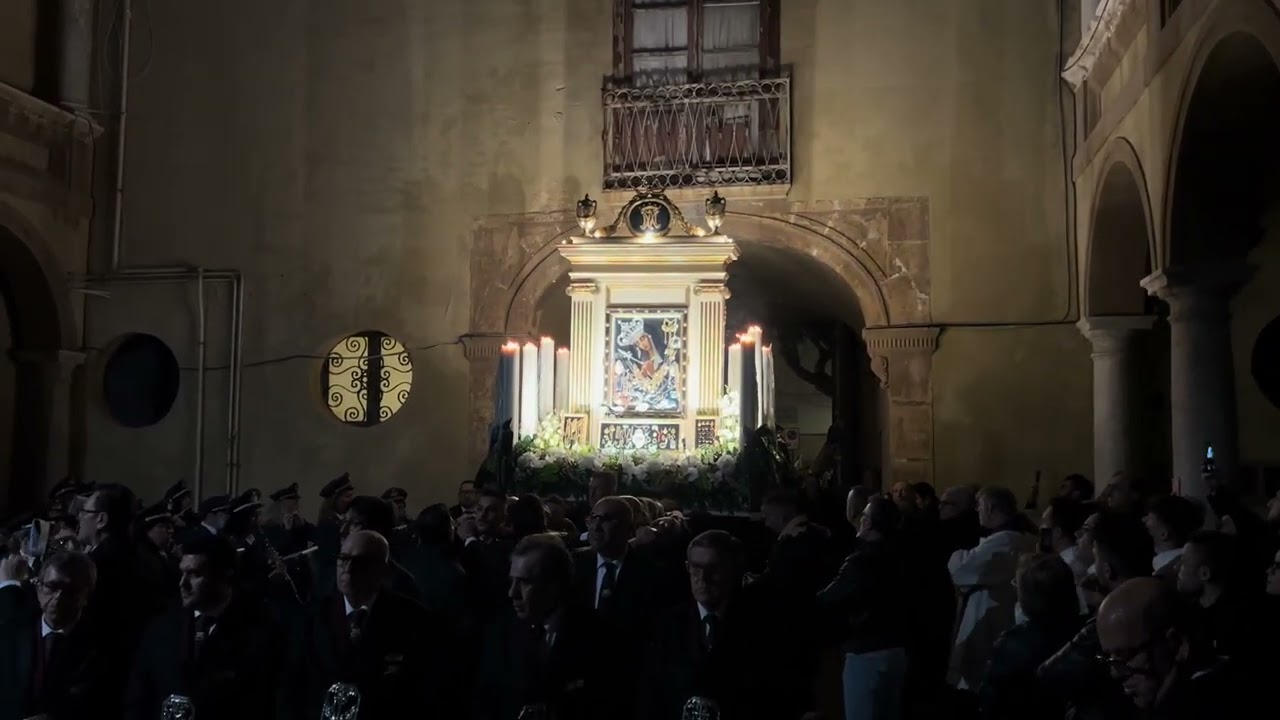 Trapani: Processione Madre Pietà dei Massari 2024 - entrata al palazzo Fodale