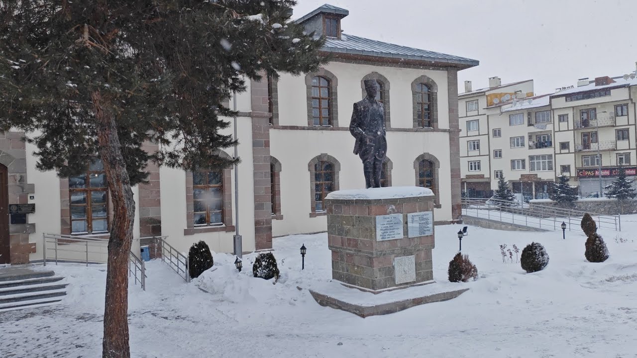 Karla karışık yolculukta ara durak Erzurum.