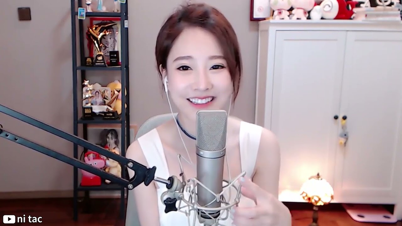 Truyền Kỳ (传奇 Legend) - Phùng Đề Mạc (冯提莫 Feng Timo)