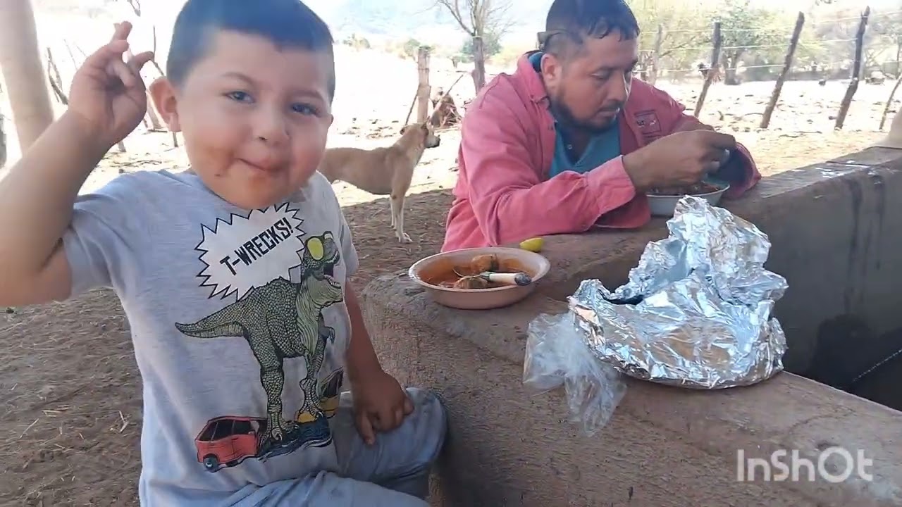 Caldo de Res con albóndigas/  Jesús anda regando las plantas/ fuimos al patio acenar / compramos pan