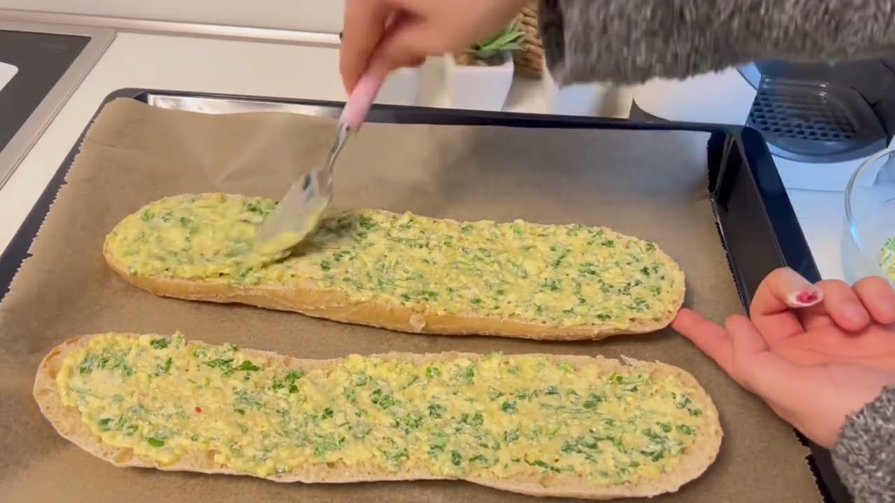 Bayat ekmekle daha iyi bi tarif yapılamaz ! SARIMSAKLI EKMEK