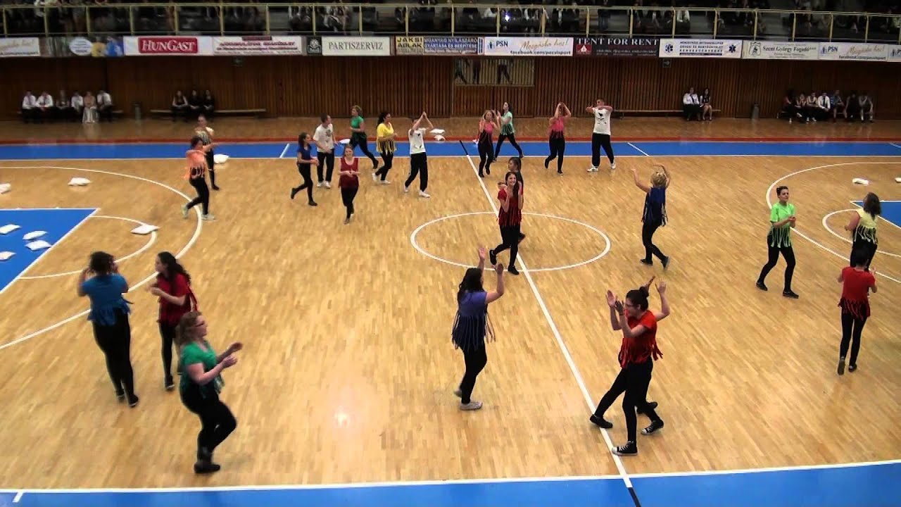 12. A osztály szalagavató tánca - PTE Babits Mihály Gyak. Gimn. és Szki.