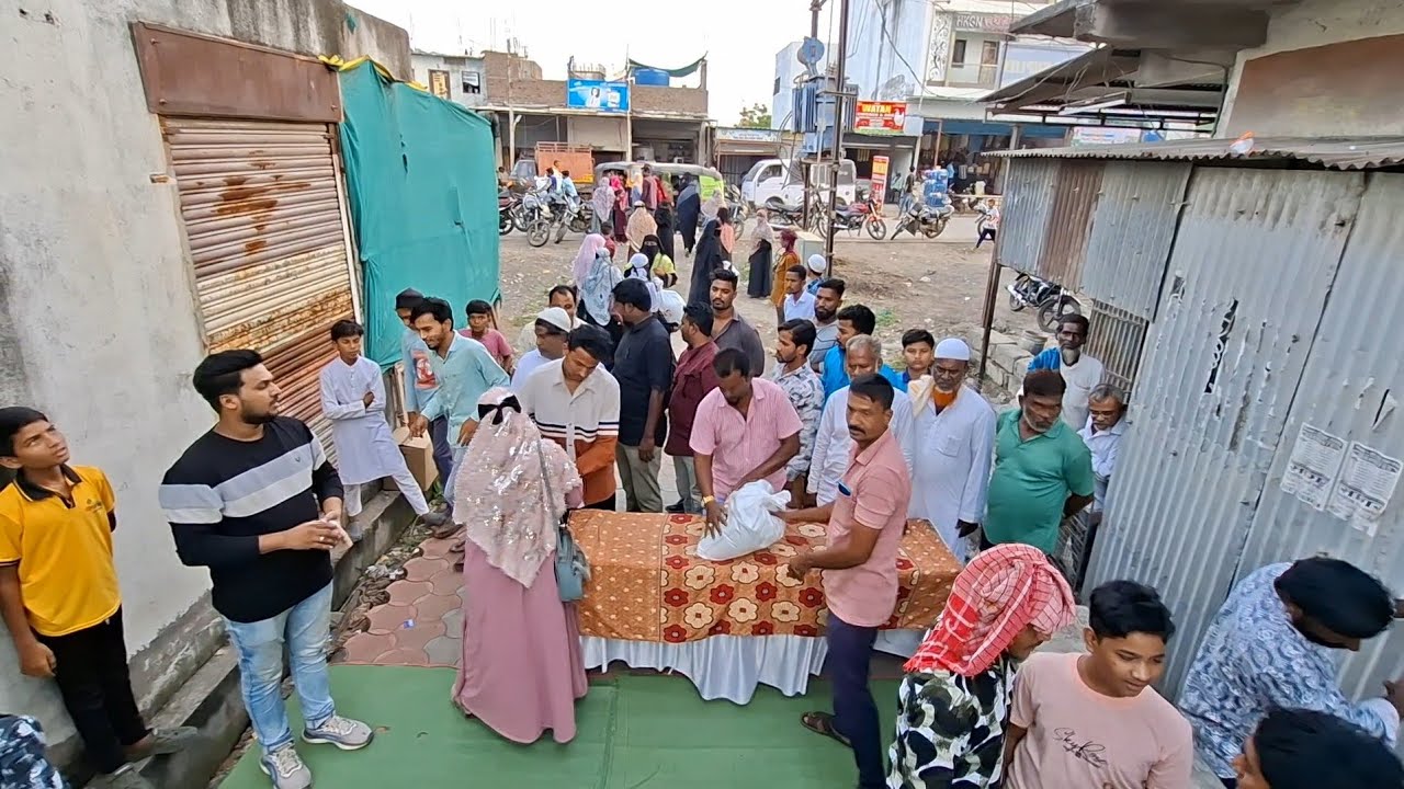 Nanded ▪︎ सय्यद हाजी भाई मित्र मंडळ, नांदेड की ओर से बाढ पीड़ितो में राशन किट को बांटा 