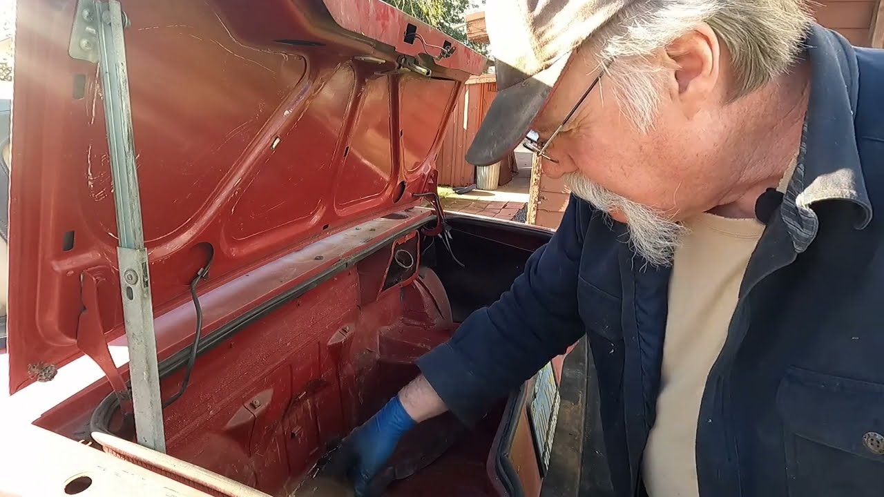 Stripping a 1979 Triumph TR7 for Parts. Part 2