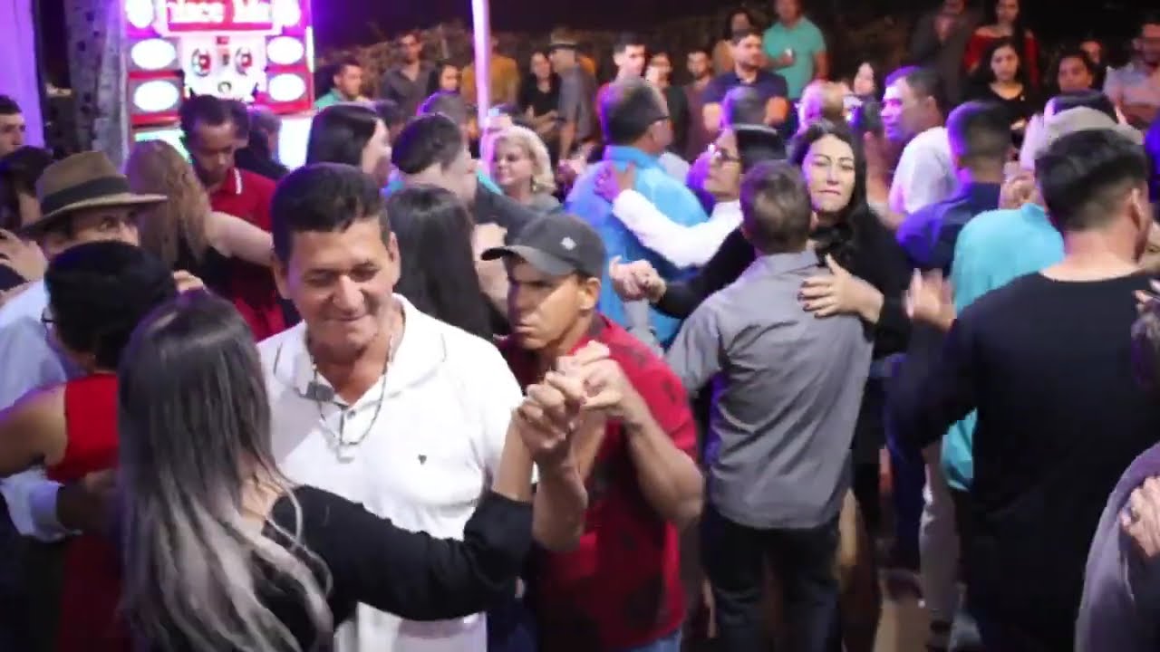 Vamos dança Forro #passossertanejos #Mamonas #roça #vidanaroça #minasgerais #vidareal  #mulherbonita