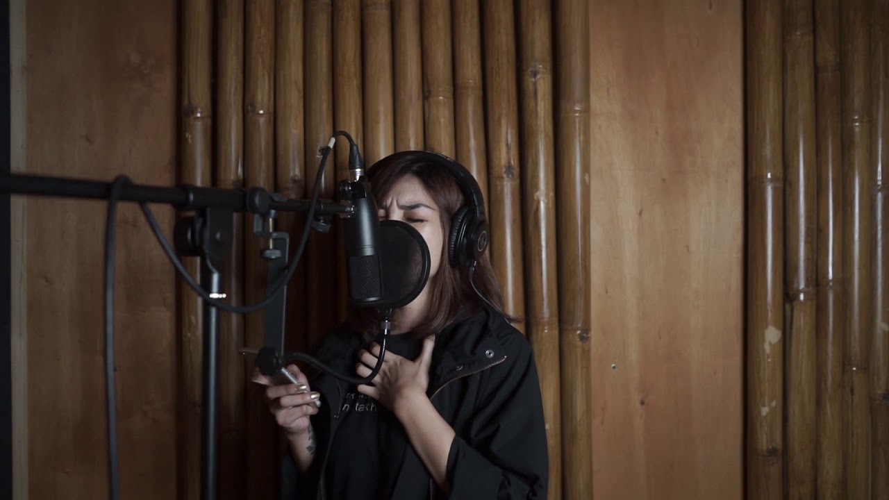 EGHA DE LATOYA - KETIKA TANGAN DAN KAKI BERKATA (CHRISYE) - ACOUSTIC COVER