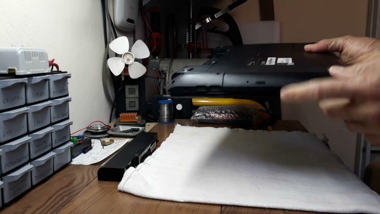 Notebook não liga, caiu água. Como  proceder ?