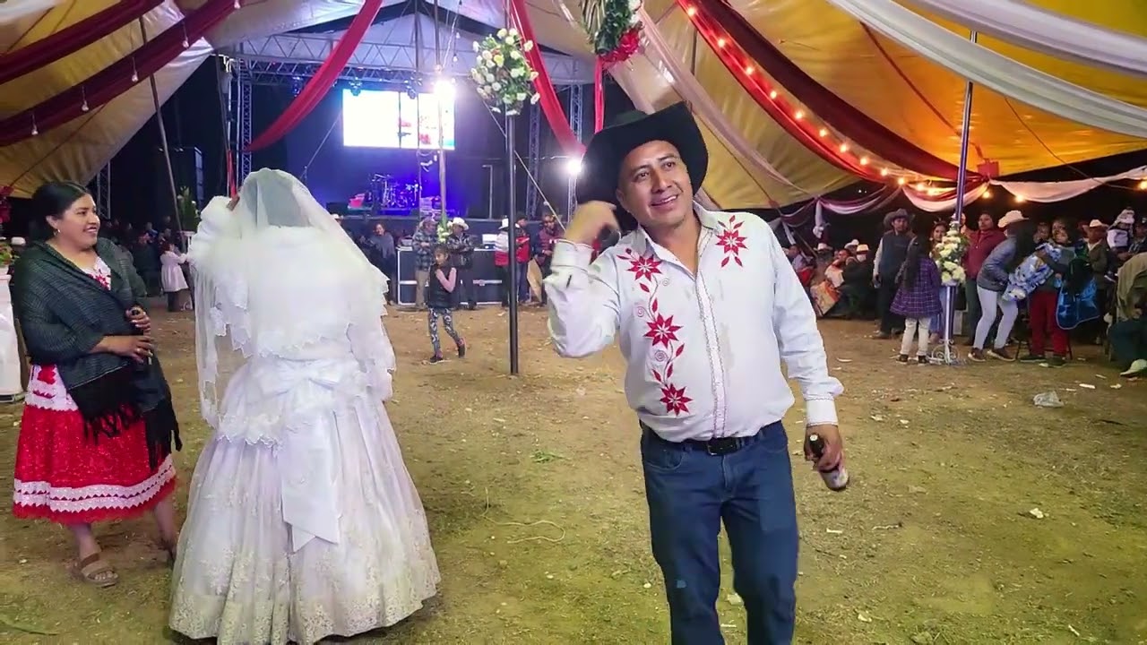 SE ARMO LA POLVADERA EN EL BODORRIO DE LA BATAEA CON PETER JUNIOR SAN JUAN MIXTEPEC