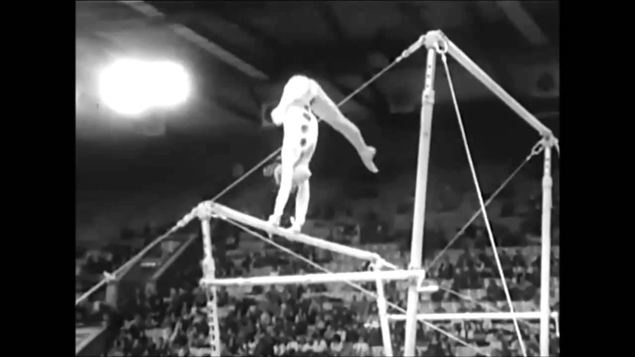 Tatiana Groshkova uneven bars 1990 - Different view