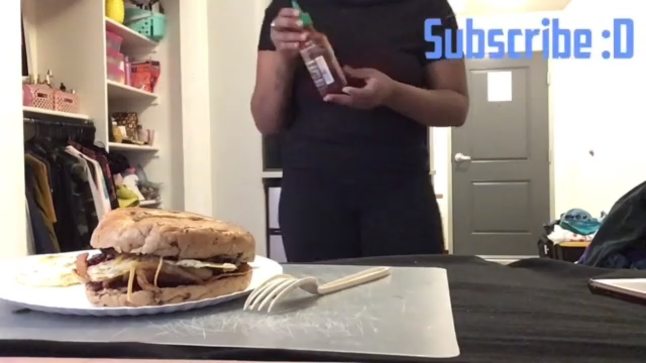 Dorm Room Cooking: Breakfast Bagel🥯🥓🍳🧀