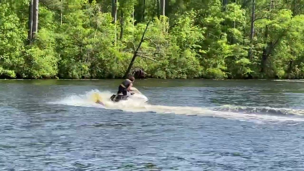 Vince Powersliding the SJ650 Superjet