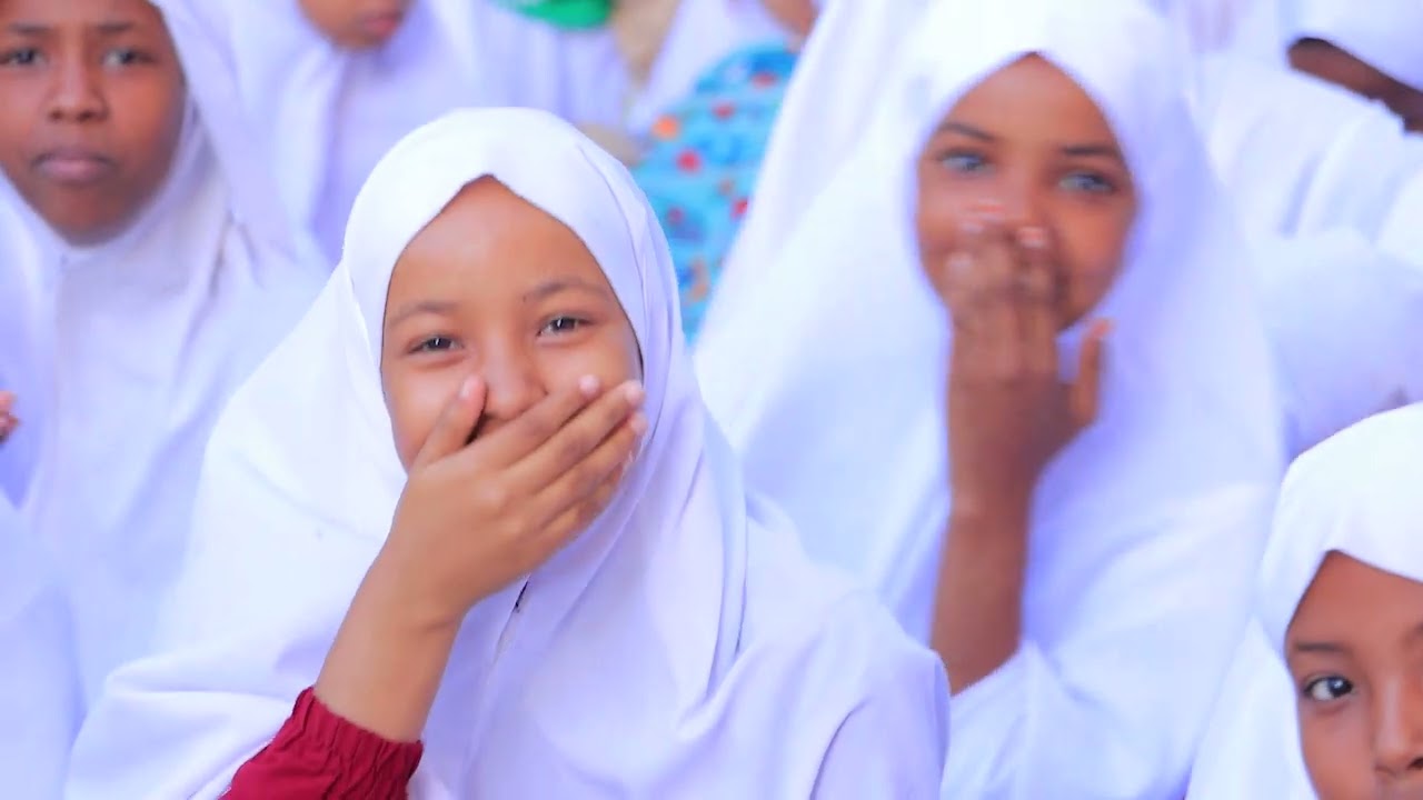 UBAX SCHOOL oo abaal-marin siiyay arday ku guulaystay tartan ka dhacay gudaha dugsiga.