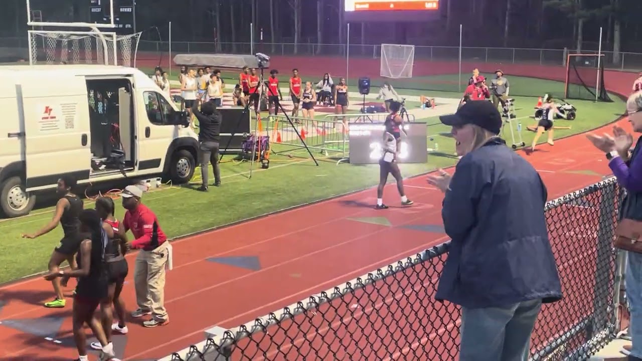 6th Annual Hillgrove Invitational Girls 4x400m relay Heat 1  Hillgrove HS Georgia 