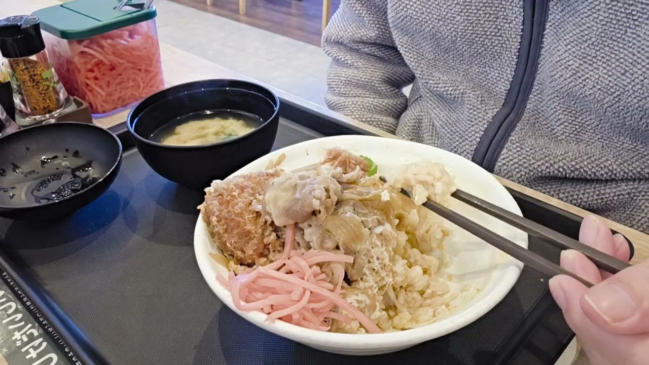 #牛とじロースカツ丼　牛とじロースカツ丼　９６０円　不破郡垂井町綾戸　松屋松の屋