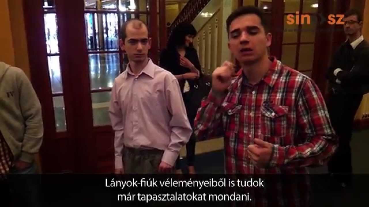 K&ouml;sz&ouml;netnyilv&aacute;n&iacute;t&aacute;s - siket &eacute;s nagyothall&oacute; n&eacute;zők is &eacute;lvezhett&eacute;k a Th&aacute;lia Sz&iacute;nh&aacute;z előad&aacute;s&aacute;t