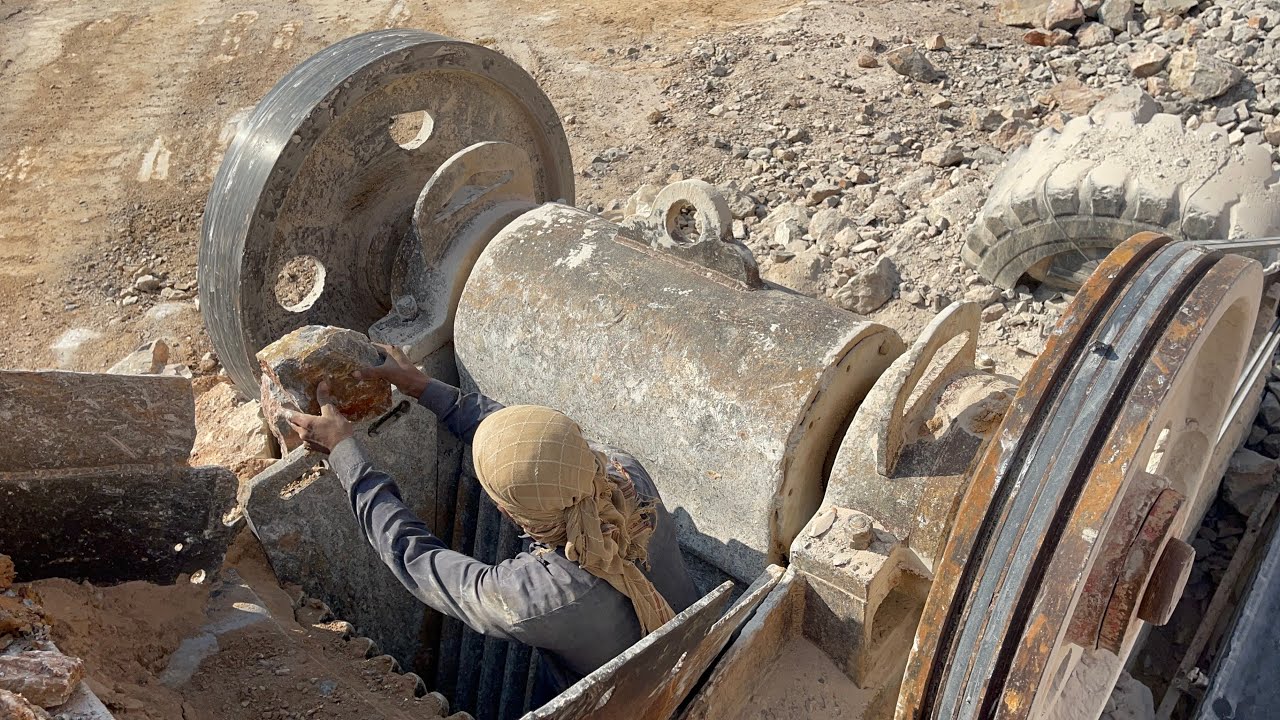 ☠️”HEAVY BOULDERS CRUSHING Moments Caught On Camera!!! ( MOST INTENSE DRAMA 🎭 EVER) #stonecrusher 