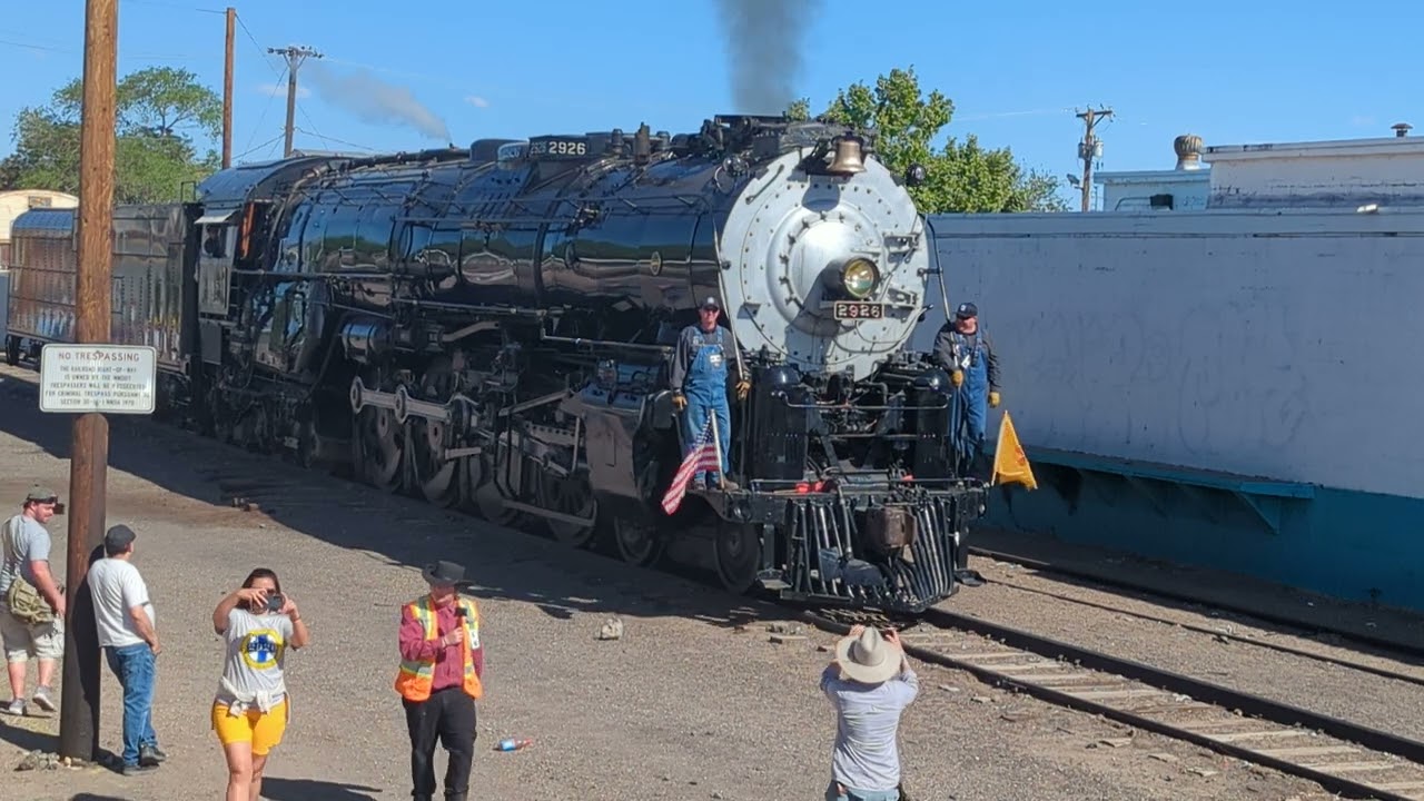 Baldwin 1944 Steam Locomotive on its way home from its first outing.  @atsf2926 @Quelabnm