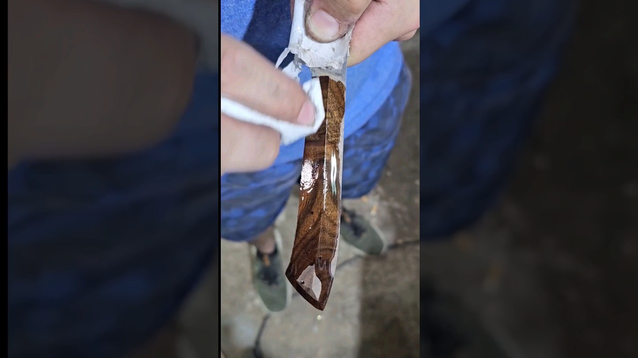 CA glue finish on walnut knife handle #knifemaking