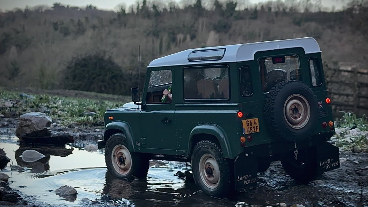 RC 1:10 Land Rover Defender 90 English Green 