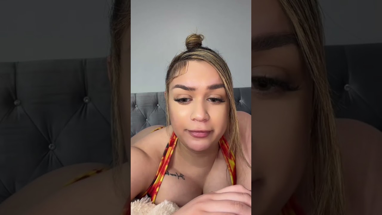 Routunes 🎉 Красивая женщина лежит в постели 💋😘