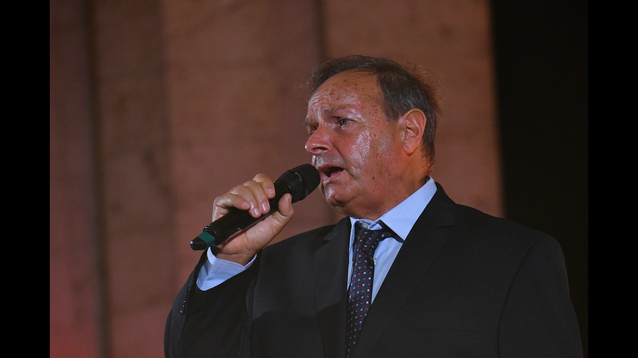 MAURIZIO D'ARMI DI L'AQUILA INTERPRETA IL BRANO 