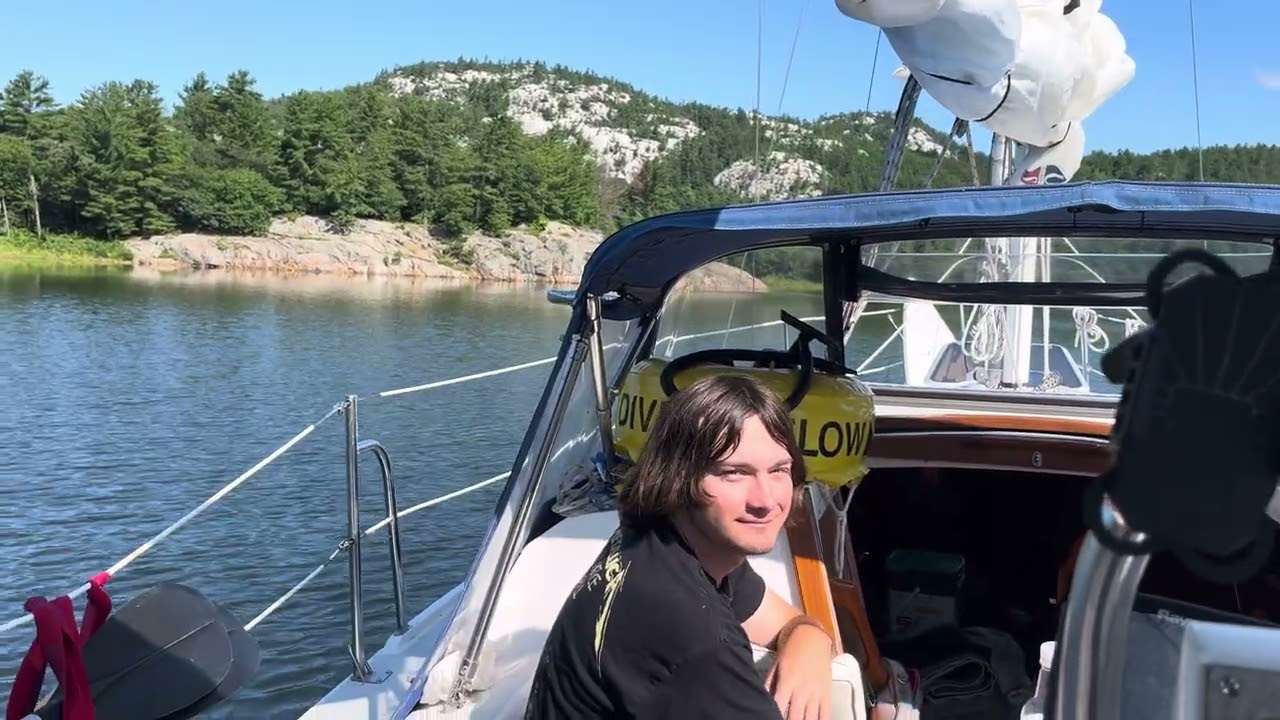 Navasana sailing down Baie Fine
