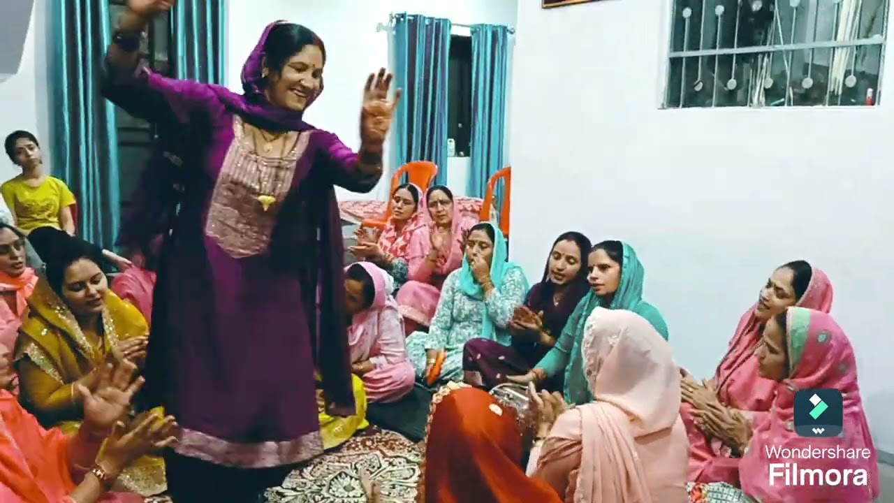 Gaon bhapral ki bahanon dwara pyara sa bhajan fulan di barkha layi babe ne.🥰🥰🤩🤩🤩👍