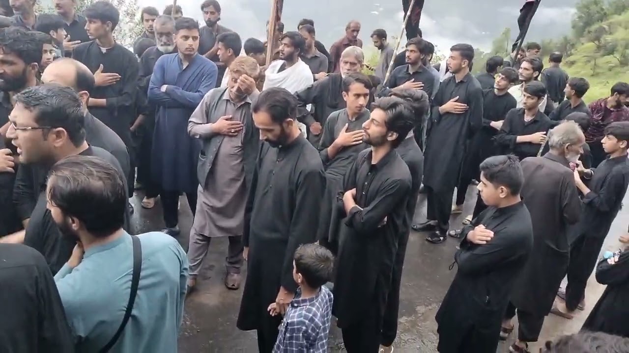 کیویں آگئی ضعیفی زینب کھڑی حیران اے 