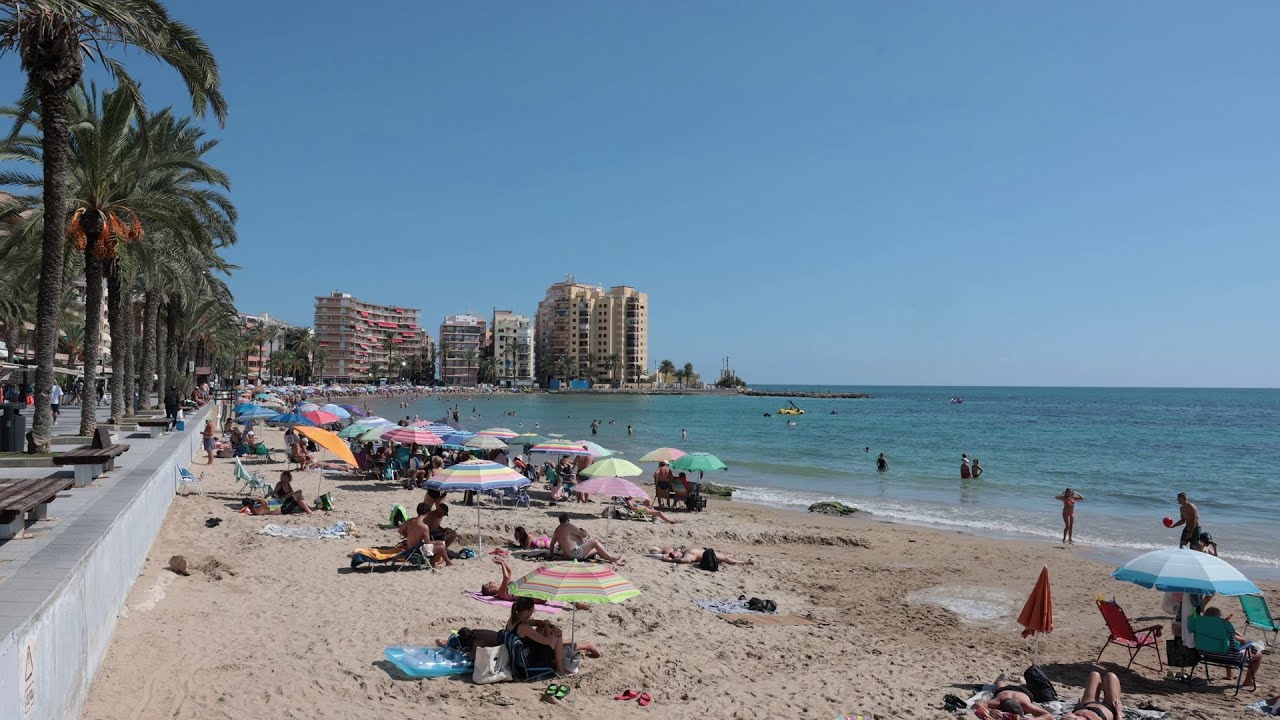 Ambiente de veranillo en Torrevieja (02/10/2025)
