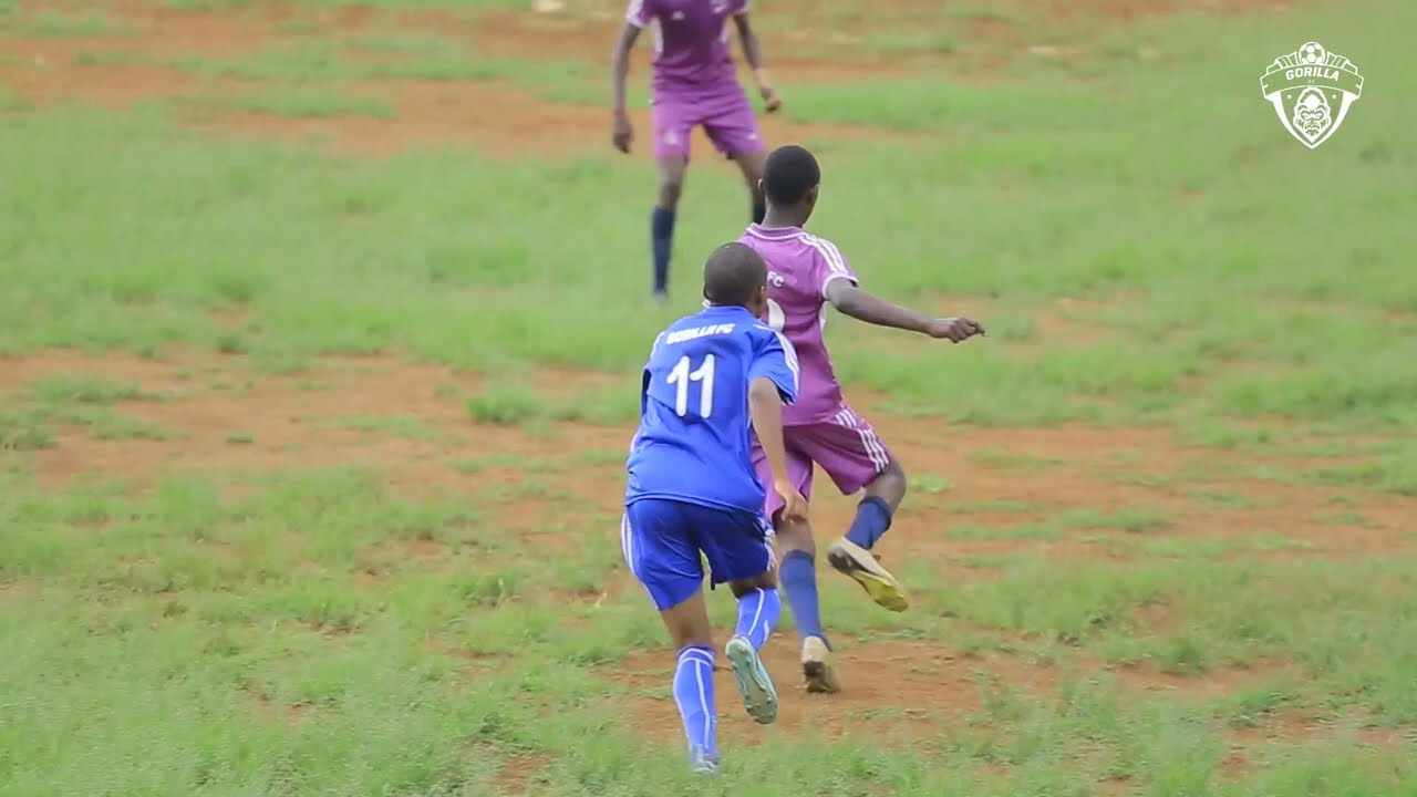 😉 Watch this young player Pedri controlling the midfield~ KAZUNGU CELESTIN⚽️✨🤩💯